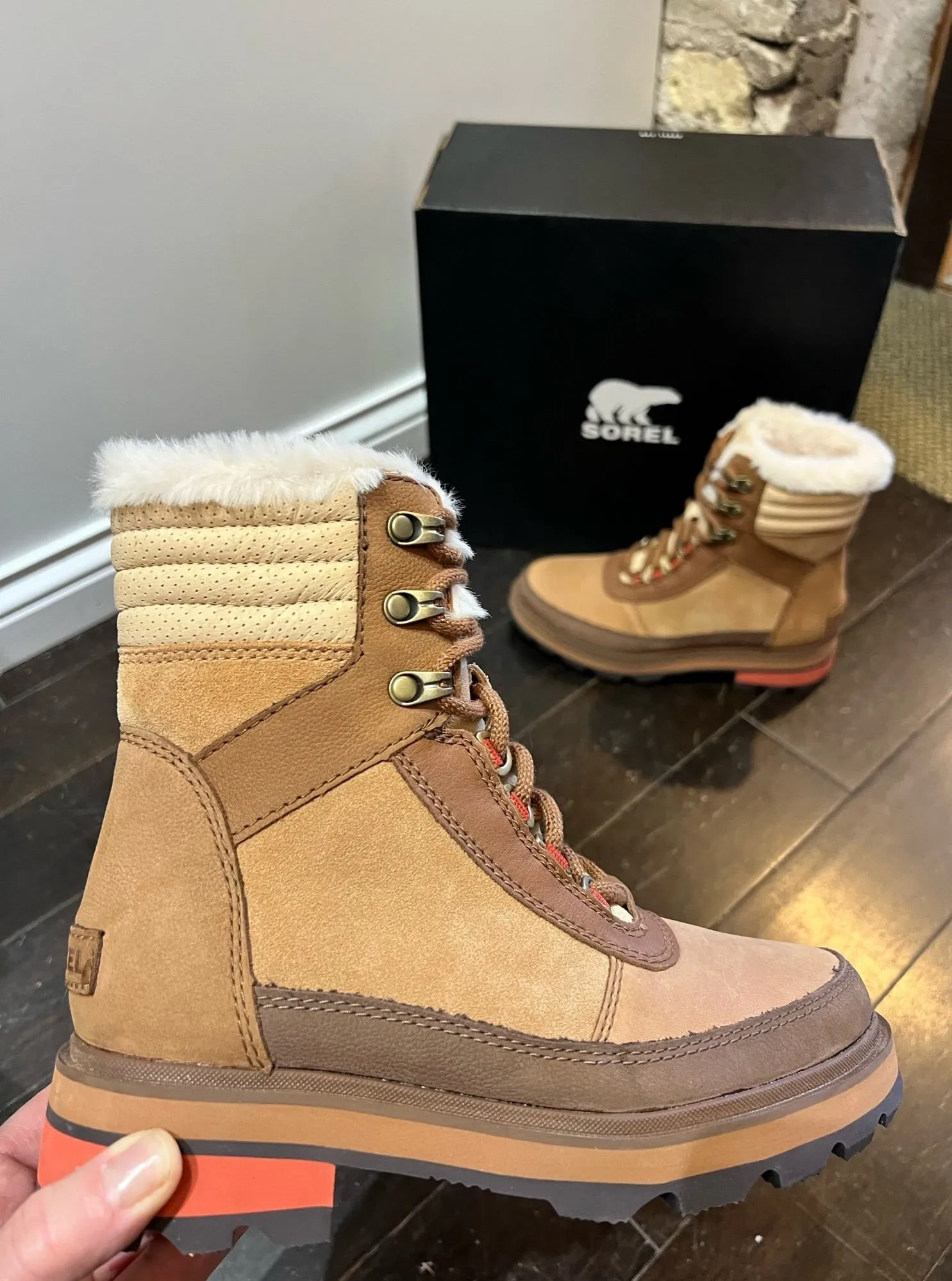Lennox Lace Cozy STKD WP [Velvet Tan/Warp Red]